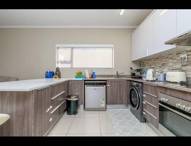 2 BEDROOM APARTMENT FOR SALE IN UMHLANGA RIDGE